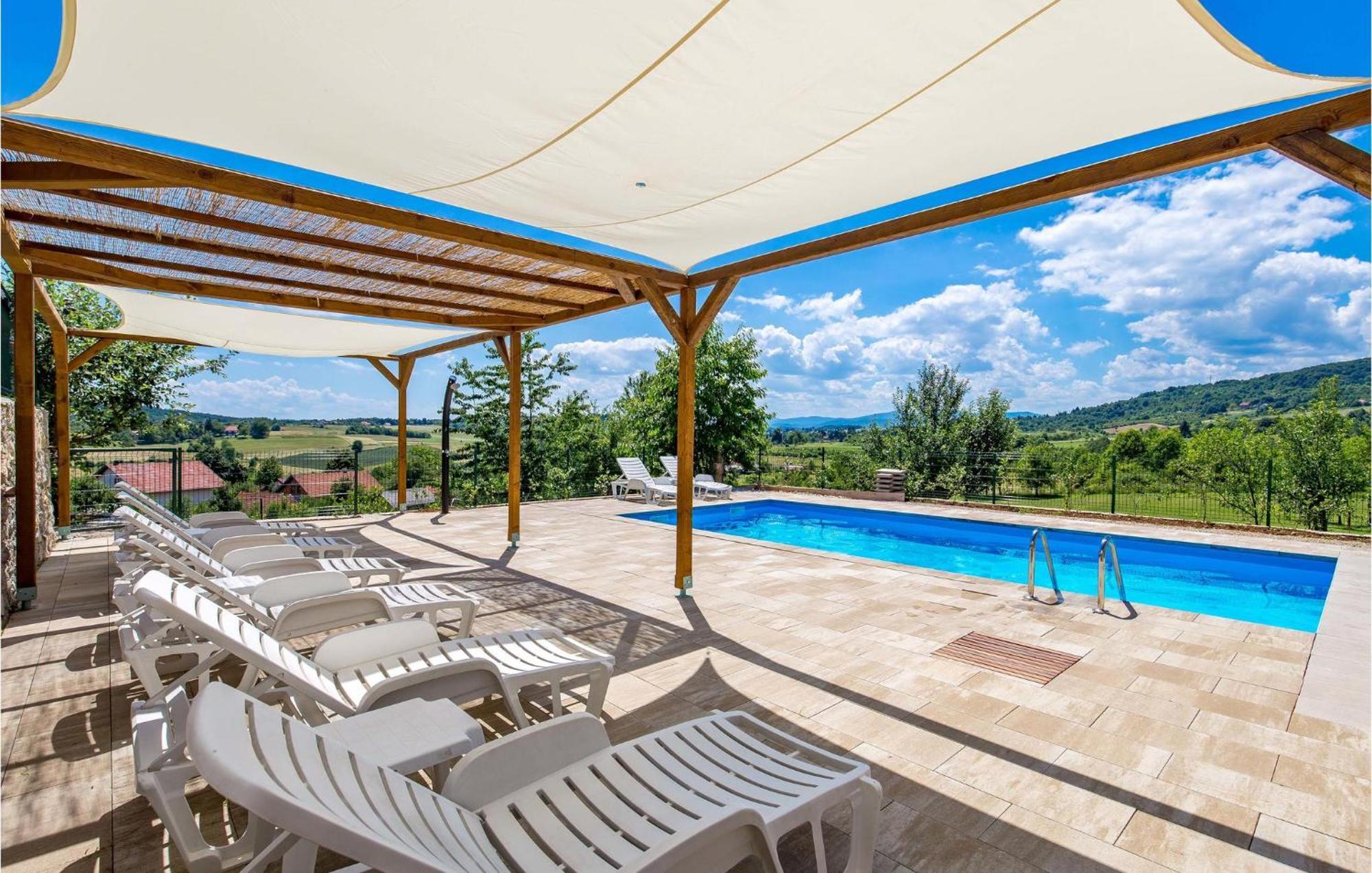1 Bedroom Beautiful Apartment In Раковица Экстерьер фото