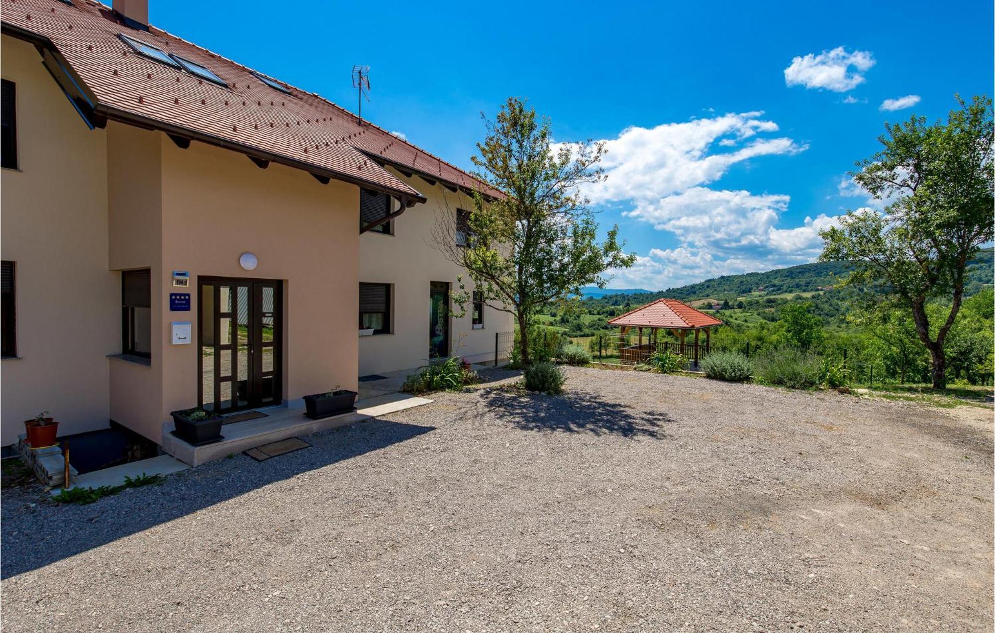 1 Bedroom Beautiful Apartment In Раковица Экстерьер фото