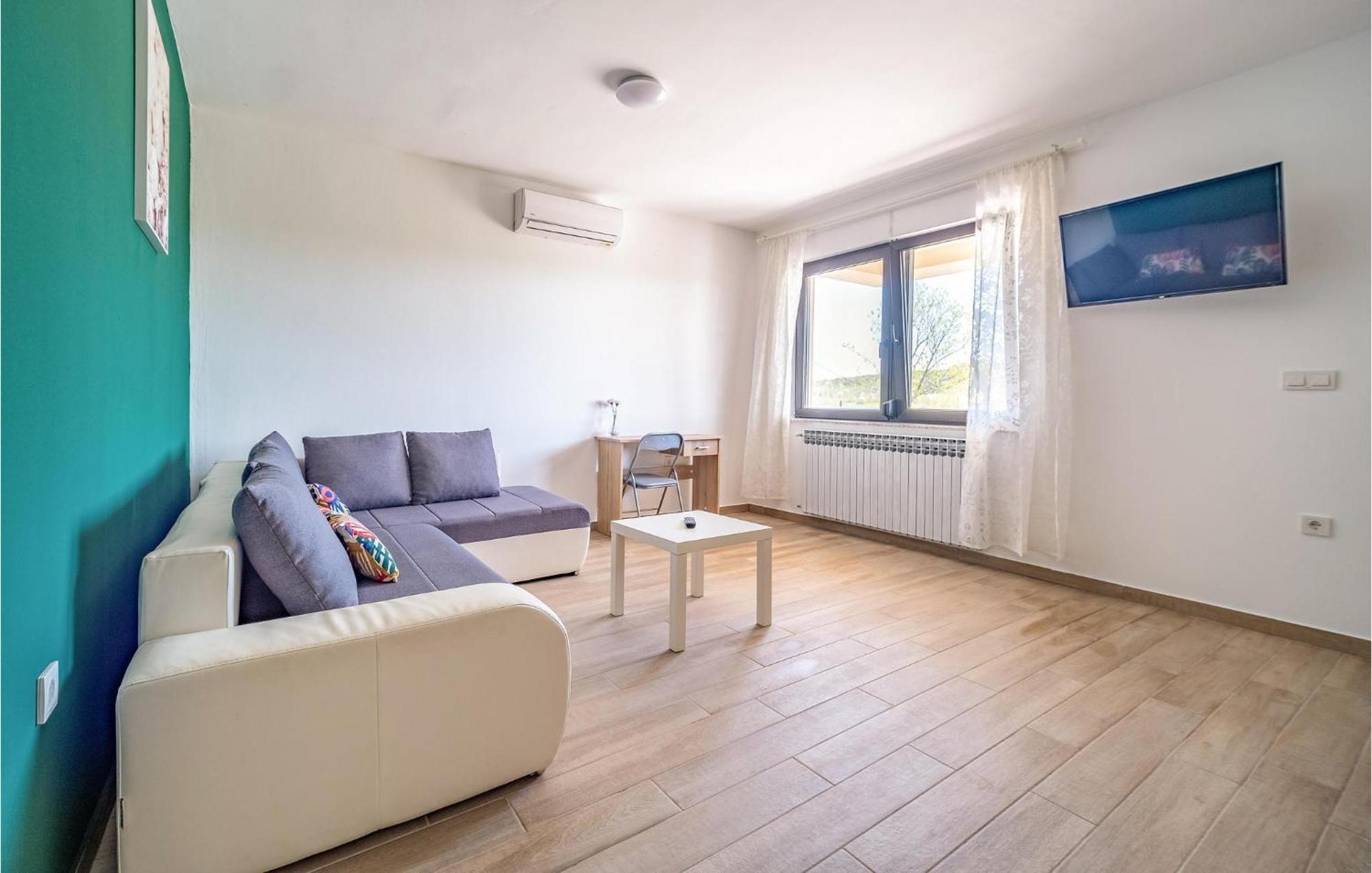 1 Bedroom Beautiful Apartment In Раковица Экстерьер фото