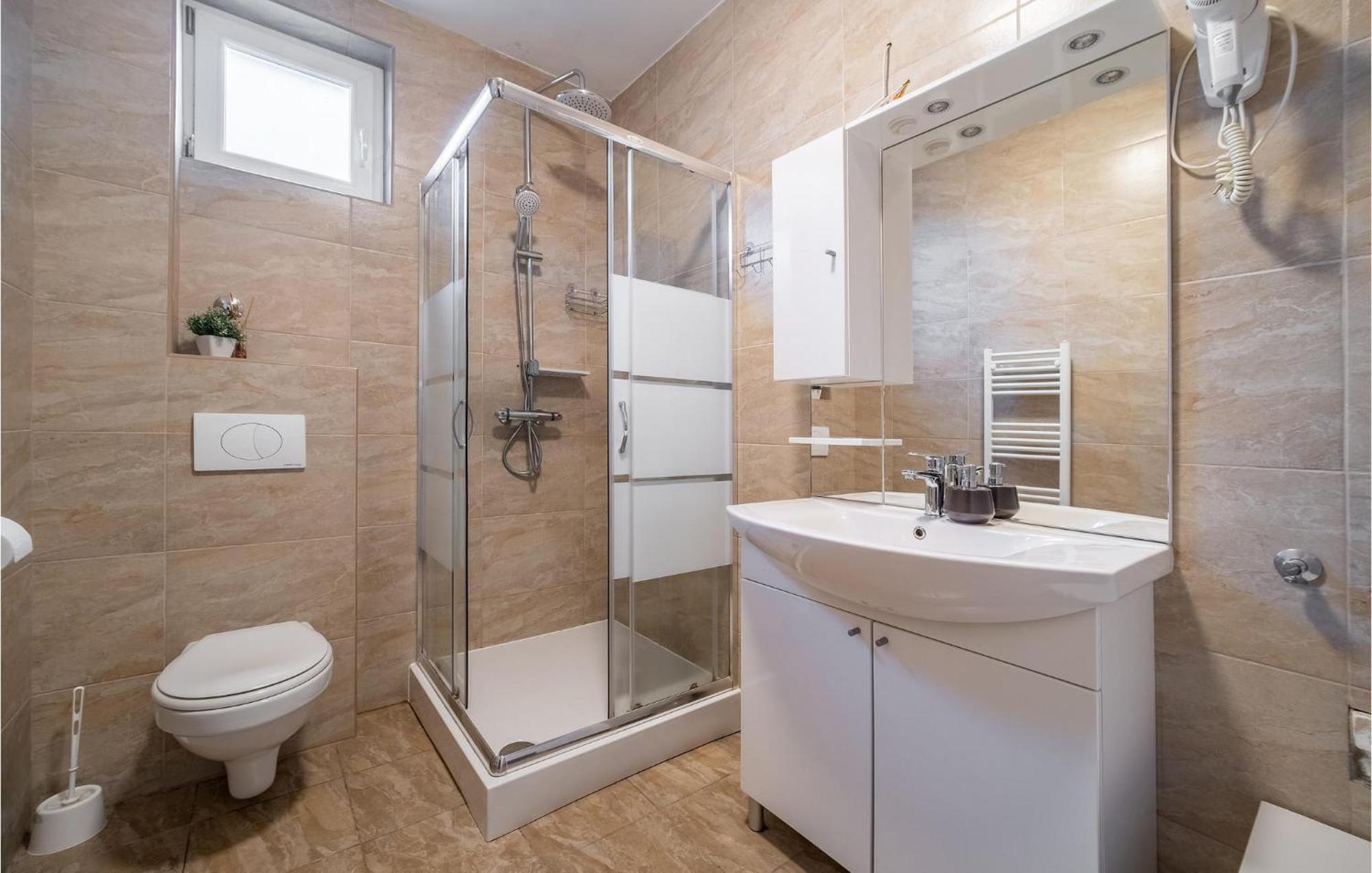 1 Bedroom Beautiful Apartment In Раковица Экстерьер фото