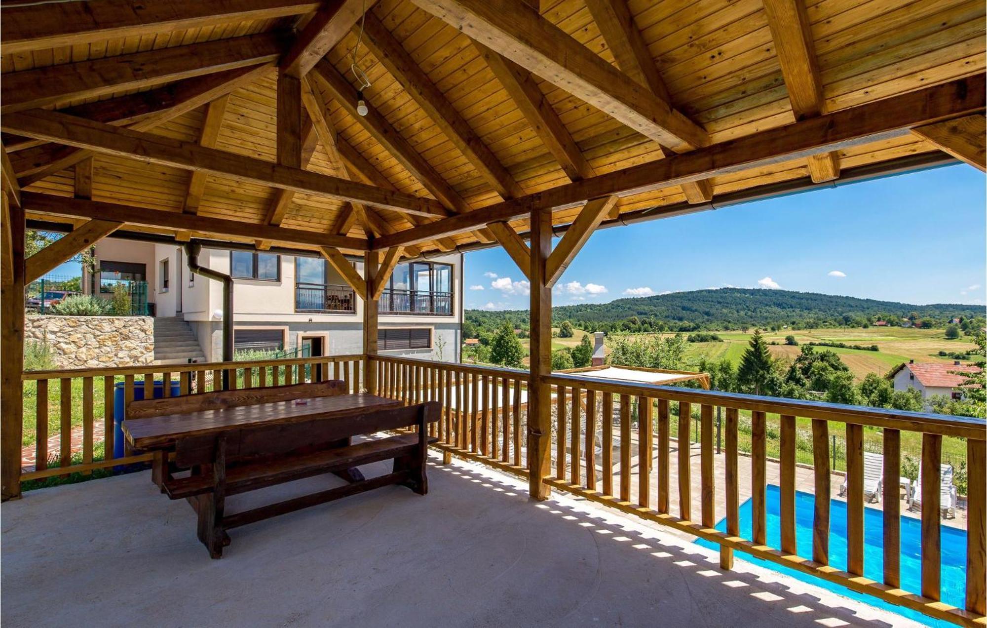 1 Bedroom Beautiful Apartment In Раковица Экстерьер фото