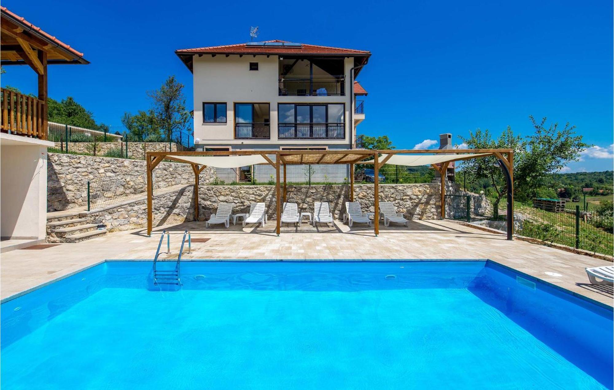 1 Bedroom Beautiful Apartment In Раковица Экстерьер фото